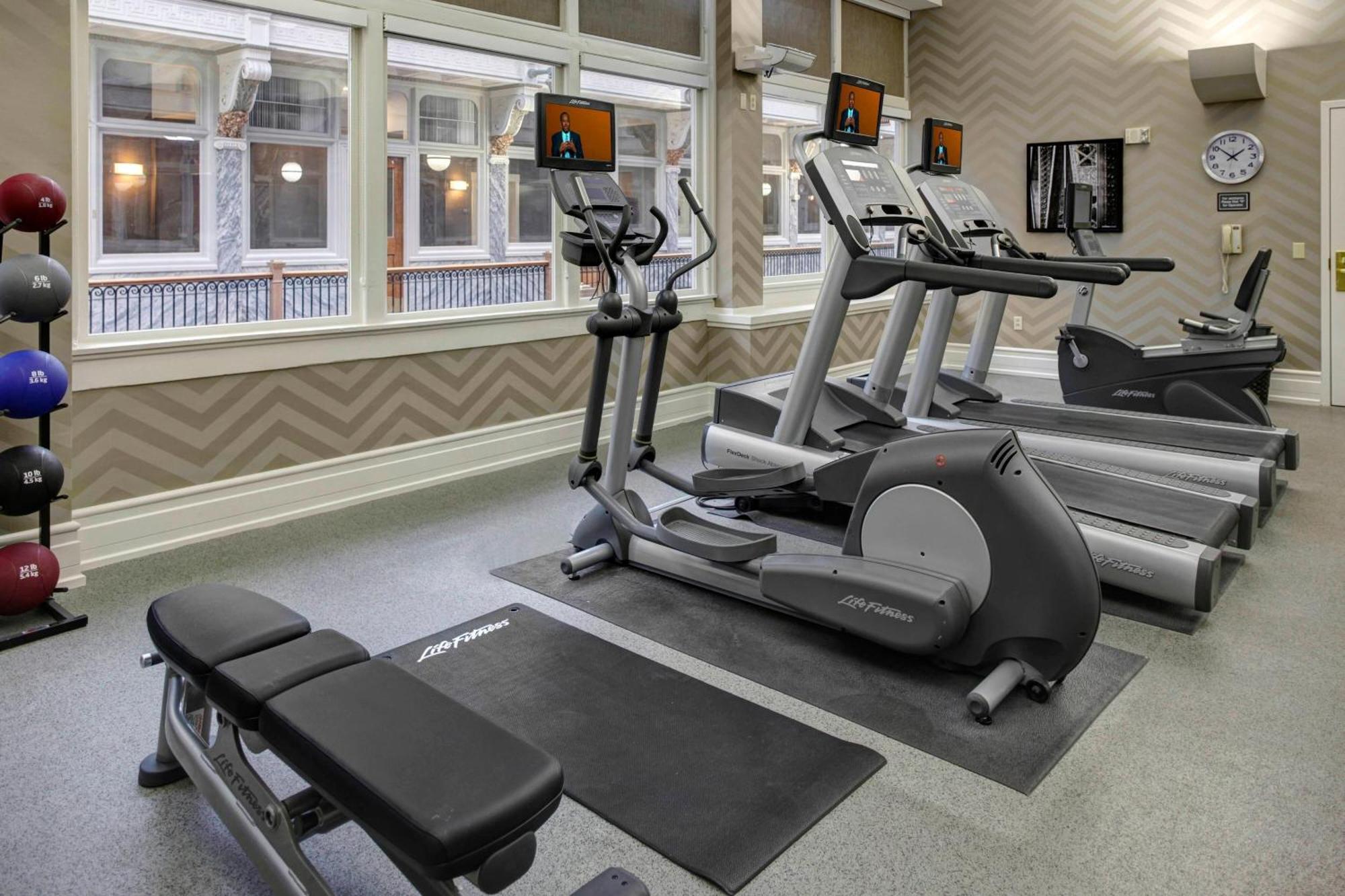 Residence Inn By Marriott Cleveland Downtown Екстер'єр фото